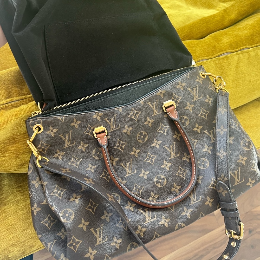 Gorgeous & Classy shoulder bag